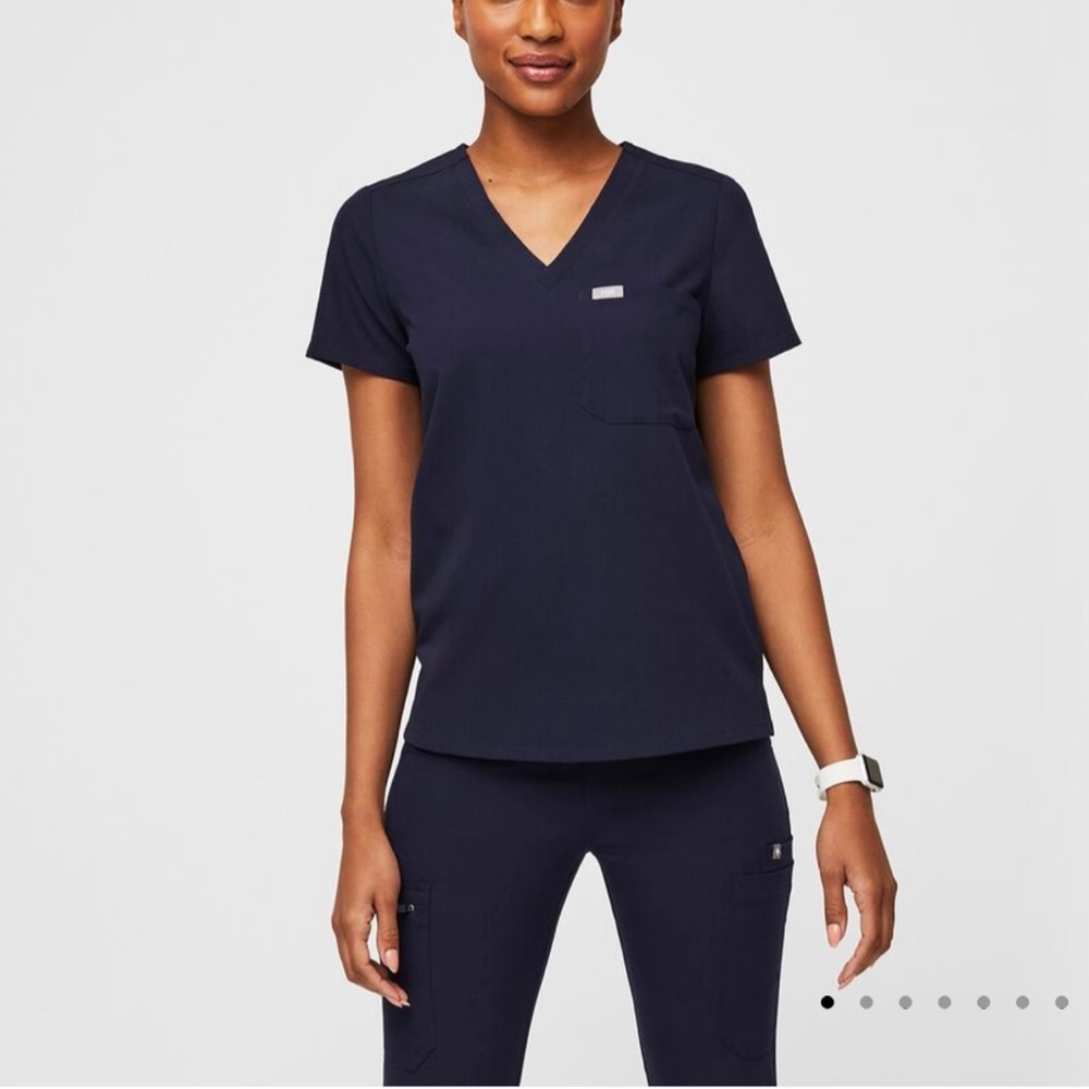 Figs navy blue set! Size x-small petite. Great condition.